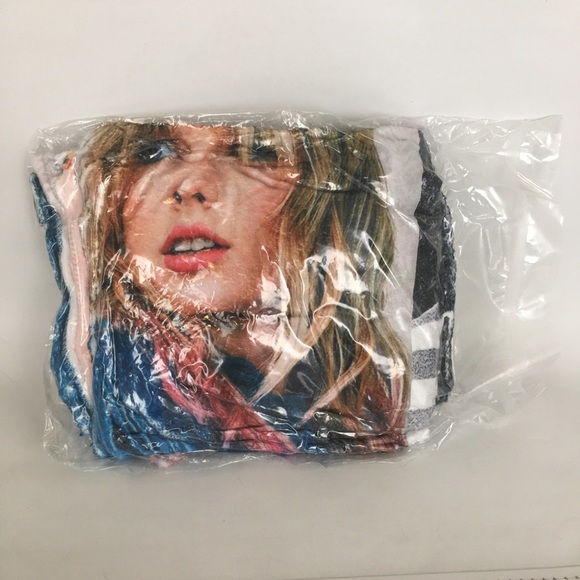 Taylor Swift Fleece Throw Blanket 40”x 50” NEW Soft Cozy Swifties Music Fan Gift - Picture 5 of 14